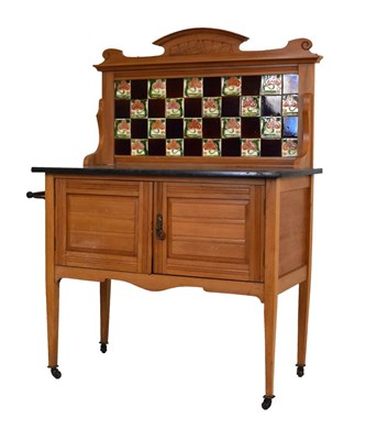 Lot 712 - Art Nouveau tile-back washstand