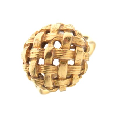 Lot 21 - Ring stamped '750'