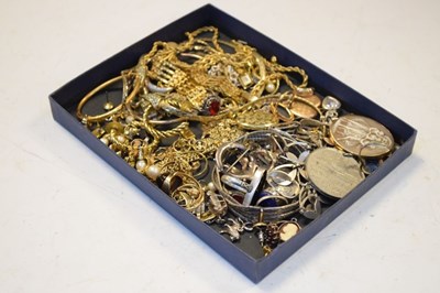 Lot 101 - Small quantity of mostly costume jewellery etc