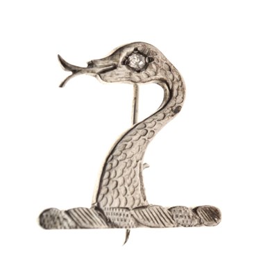 Lot 22 - Crest brooch