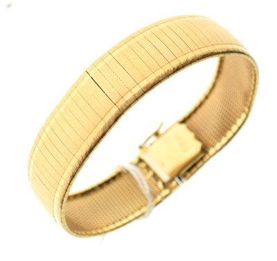 Lot 59 - Yellow metal bracelet stamped '750', 37.4g approx