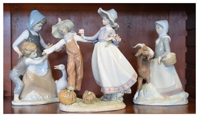 Lot 467 - Three Lladro figures