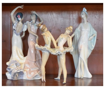 Lot 468 - Three Lladro porcelain figure