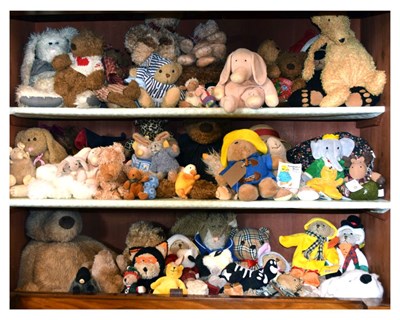 Lot 333 - Quantity of soft toys to include teddy bears, dolls, etc