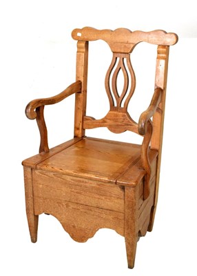 Lot 752 - Pine commode chair