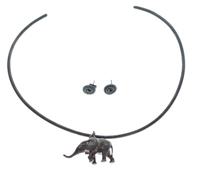 Lot 80 - Patrick Mavros elephant pendant on choker, and a pair of earrings