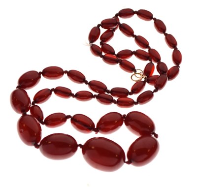 Lot 79 - Cherry-amber necklace