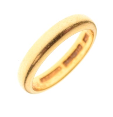 Lot 40 - 22ct gold wedding band