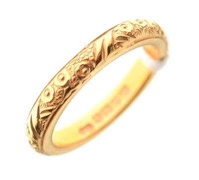 Lot 19 - 22ct gold engraved wedding band